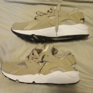 Nike Huarache men's 10.5 xe (new)
